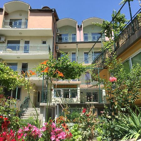 Royal Hostel Varna Exterior foto